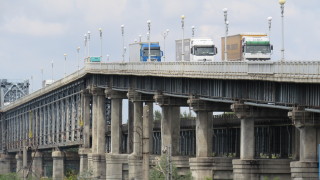 Движението по Дунав мост при Русе ще бъде временно преустановено