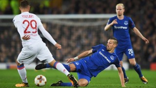 Евертън продължава с издънките от началото на сезона не само