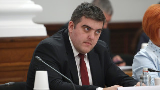 Минималната работна заплата за страната трябва да стане поне 1080