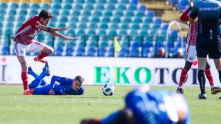 ЦСКА поиска дузпа през първото полувреме на мача с Левски