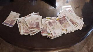 Възрастен мъж си получи част от откраднатите пари след като