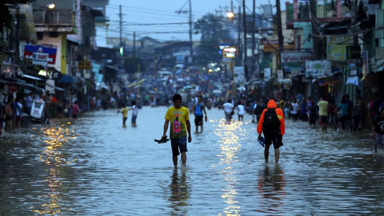 58 са вече жертвите на свлачищата и наводненията, предизвикани от