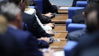 След години на отлагания парламентът най накрая прие на второ четене