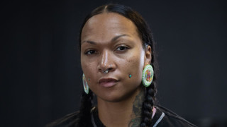 Истински детектив тъмната страна има тежката задача да запълни големите