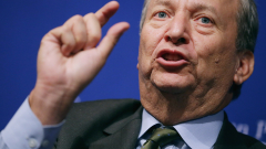 Бивш президент на Харвард се оттегля от публичния живот заради скандала с Епстийн