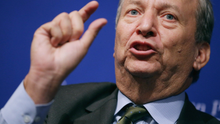 Бившият президент на Харвард Лари Съмърс заяви че ще се