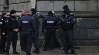 В 167 та вечер на антиправителствени демонстрации малка група протестиращи блокира