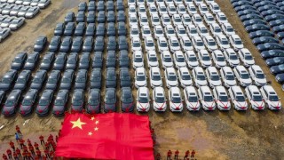 Китайска компания подари над 4 000 автомобила на служителите си