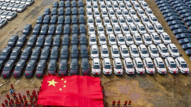 Китайска компания подари над 4 000 автомобила на служителите си