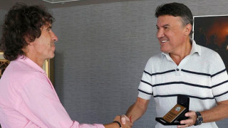 Президентът на Българския футболен съюз Борислав Михайлов прие и награди