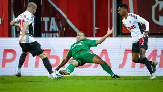 Малко са отборите които могат да вкарат два гола на