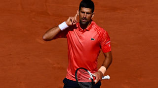 Сръбският тенисист Новак Джокович продължава уверено към четвъртфиналите на Ролан