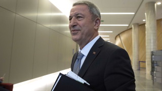 Турският министър на отбраната Хулуси Акар отхвърли по ранните съобщения че
