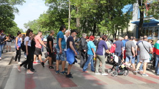 Жители на столичния квартал Захарна фабрика излязоха на протест срещу