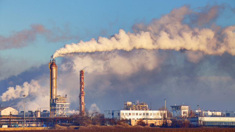 Рязък спад на CO₂ емисиите в България