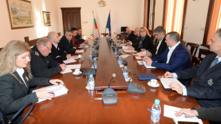 Правосъдният министър Цецка Цачева разговаря с представители на синдикалните организации