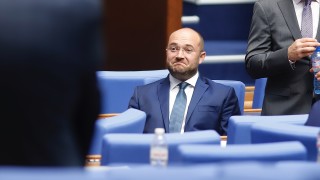 Парламентарната група на ГЕРБ СДС иска незабавно прекратяване на процедурата