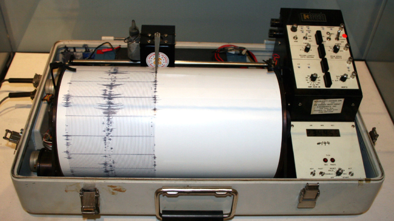 Край Чили е регистрирано силно земетресение
