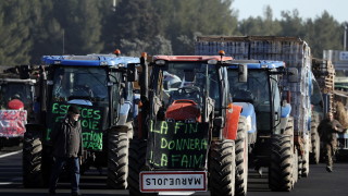 Фермери блокираха една от главните магистрали на Франция която свързва
