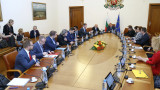 Министри научили от медиите за оставката на Петров
