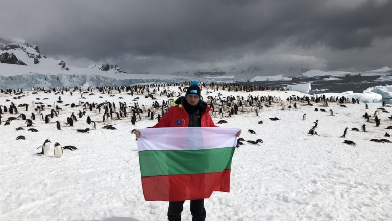 Петър Стойчев: Бяхме посрещнати от стотици пингвини, които изобщо не се уплашиха