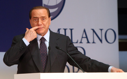 Два вота за Берлускони на 14 декември