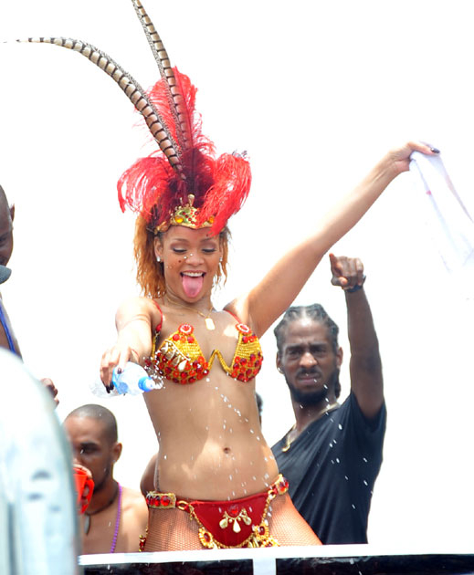 Риана отприщи перверзии на карнавала в Барбадос