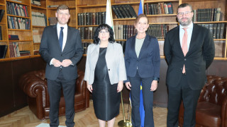 Министър Петкова и германския посланик обсъдиха влизането на България в еврозоната