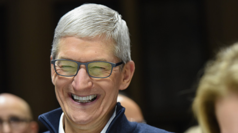 Защо шефът на Apple си смени името