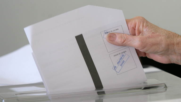 В Трънско гласуват в сборни секции на евроизборите
