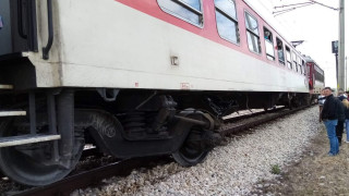 Влак помете кола на охраняем прелез край Разград 