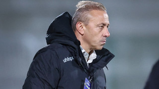 Старши треньорът на Черно море Илиан Илиев и наставникът на Спартак