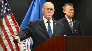 "Граничният цар" на САЩ намалява служителите на ICE в Минесота