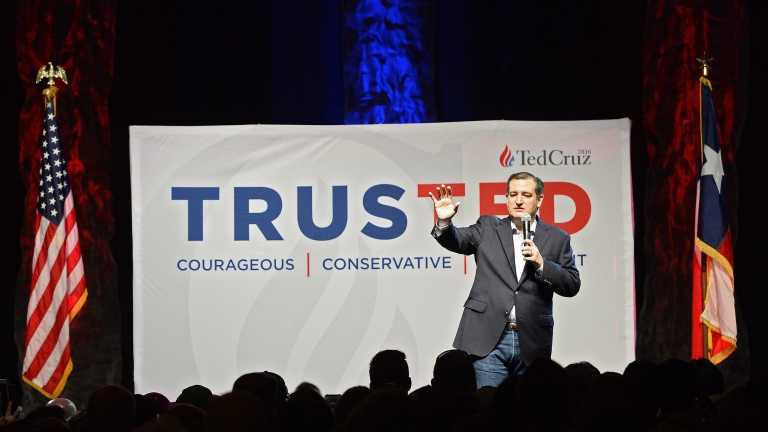 Тед Круз остава в надпреварата за Белия дом
