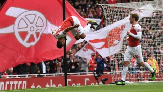 Арсенал пропиля аванс от два гола срещу последния в Англия