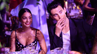 Ванеса Хъджинс определено има повод за радост защото този петък