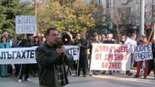 Собственици на павилиони в Бургас протестираха пред общината