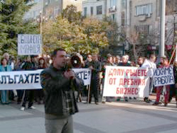 Собственици на павилиони в Бургас протестираха пред общината