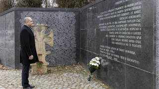 Президентът Румен Радев се самоизолира тъй като неговата съпруга Десислава