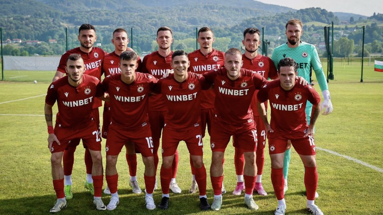 ЦСКА 0 : 0 Кривбас (Кривой рог) Състав 1. Густаво