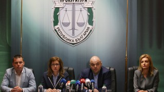 Старши комисар Антон Златанов говори по темата със задържаното лице за