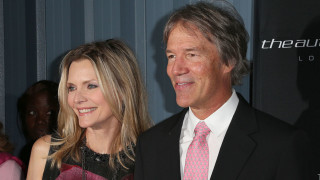 Любовната история на Мишел Пфайфър и Дейвид Е Кели започва