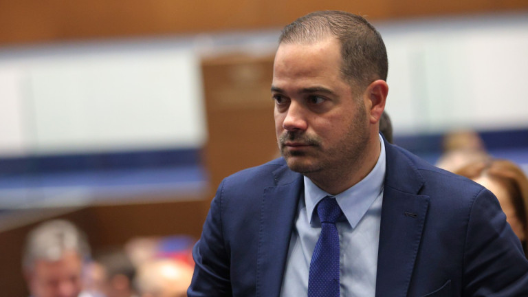 Калин Стоянов отговори на секретаря на президента: Хванал се е като удавник за сламка за колите на НСО