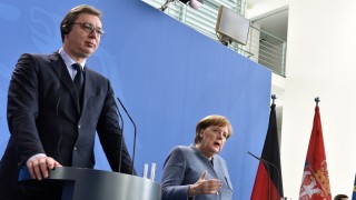 Косово и Сърбия трябва да изгубят по нещо, обяви Вучич пред Меркел
