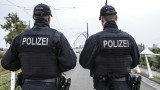 Мъж се блъсна с кола в група хора в Южна Германия
