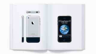 Apple продава луксозно издание с 450 снимки на свои продукти за... $299