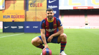 Нападателят на Барселона Серхио Агуеро се подлага на възстановителни процедури докато