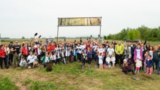 Общо 1300 нови широколистни фиданки от дървесен вид цер представител