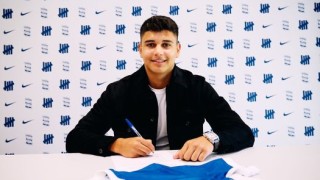 Българският футболист Стоян Пергелов официално подписа своя първи професионален договор