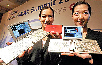 Samsung представи комбиниран мини PC-телефон